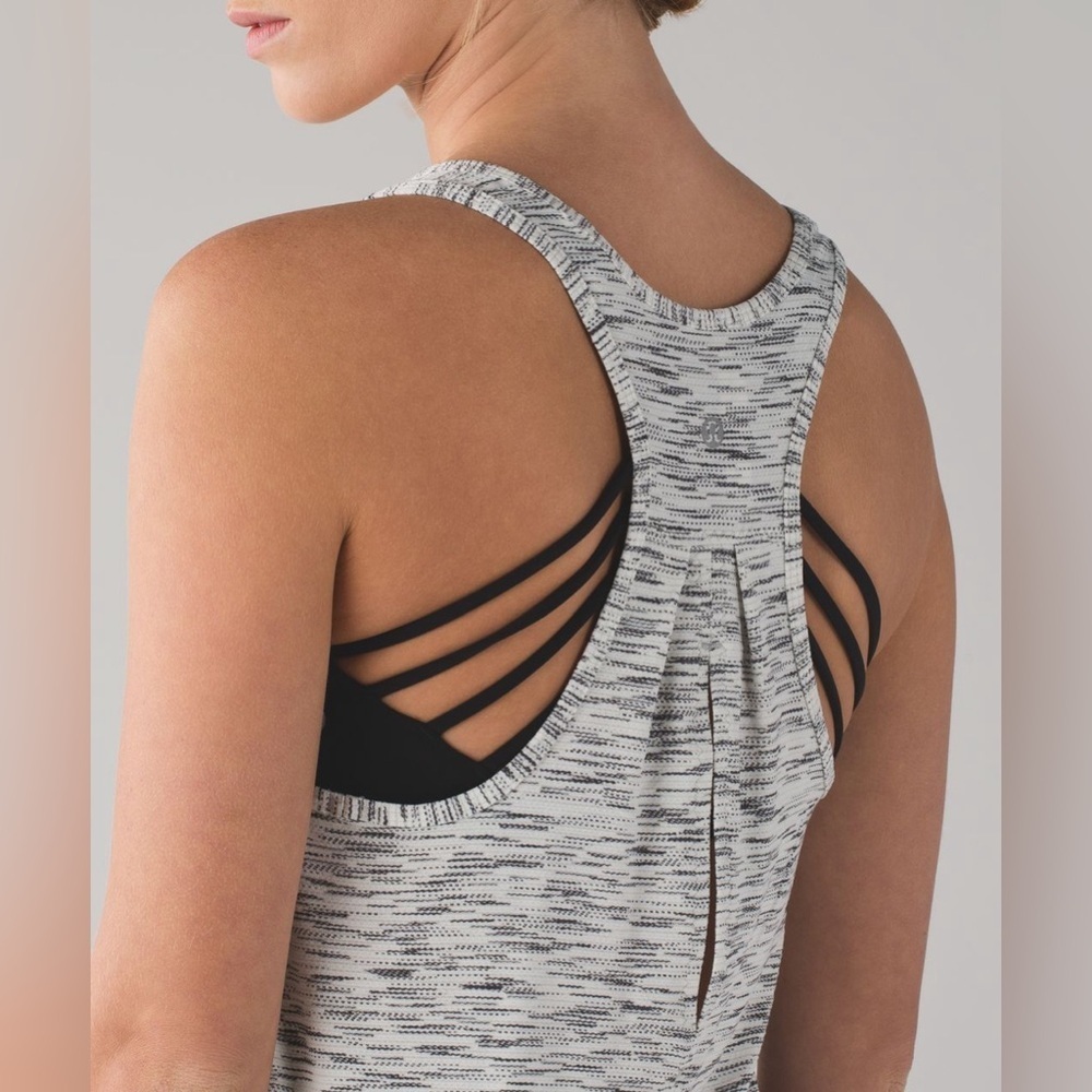 Lululemon Salute the Sun Singlet II
Tiger Space Dye Black White size 6 - Picture 5 of 10